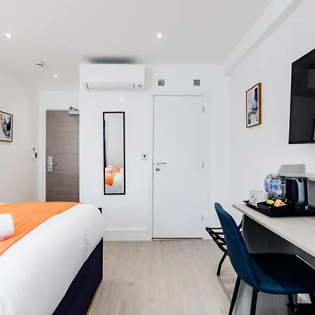 Upper Berkeley Hotel London Room photo