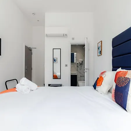 Upper Berkeley Hotel London Room photo