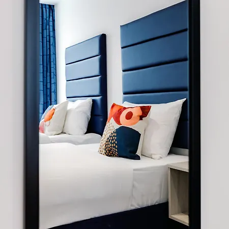 Upper Berkeley Hotel London Room photo